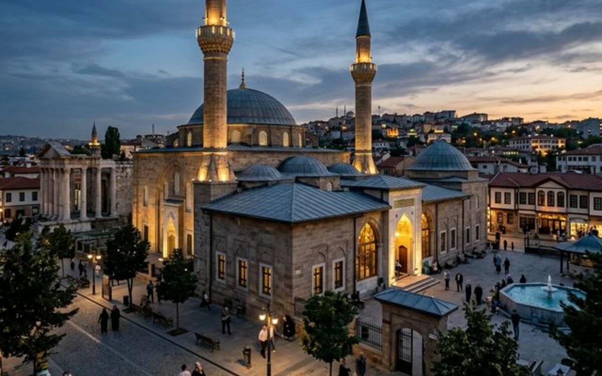 Ulus Hacı Bayram Veli Camii ve Meydan Manzarası